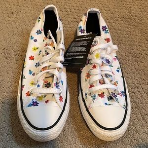 NWT Pride Limited Edition Converse floral shoes size 7.5